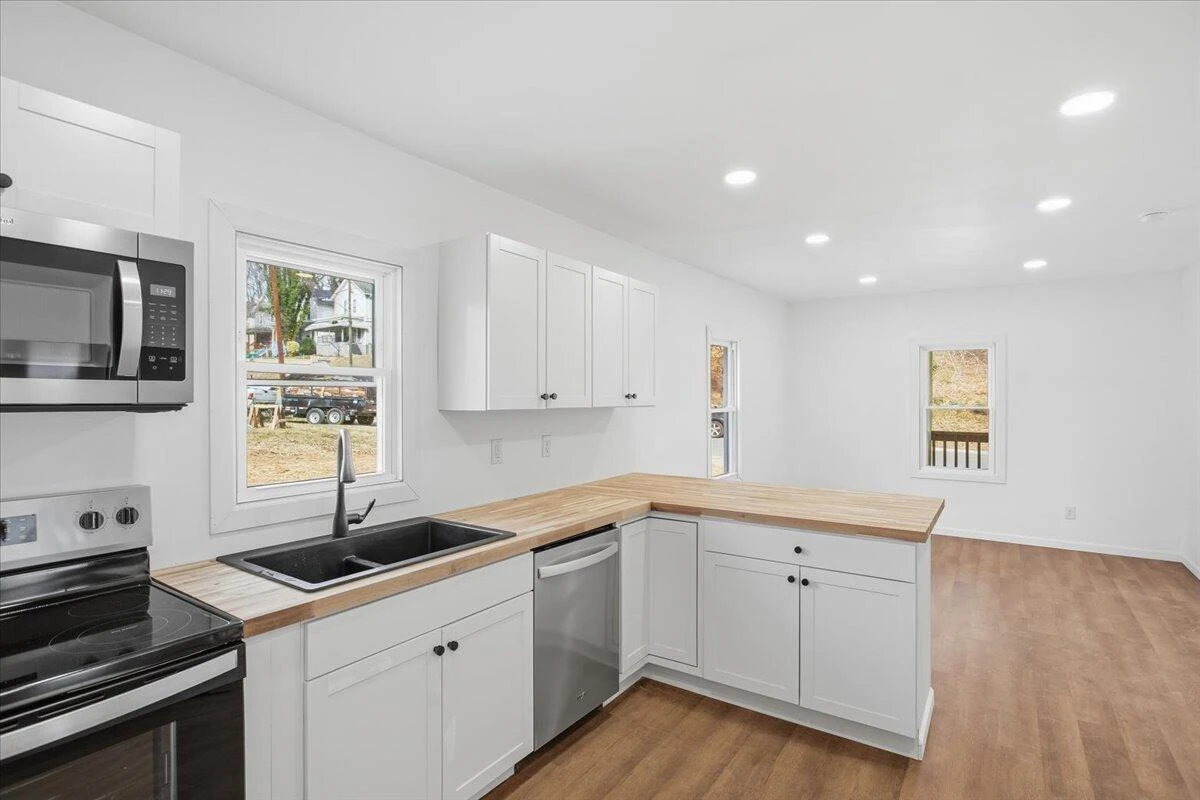 1326 Gilmer AVE NW - Photo 6