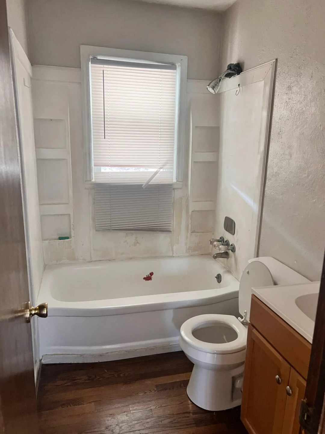 419 Highland AVE SE - Photo 3