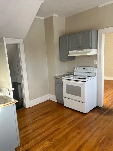 1320 Gilford AVE NW - Photo 4