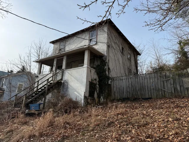 829 Brussels AVE, Clifton Forge, VA, 24422