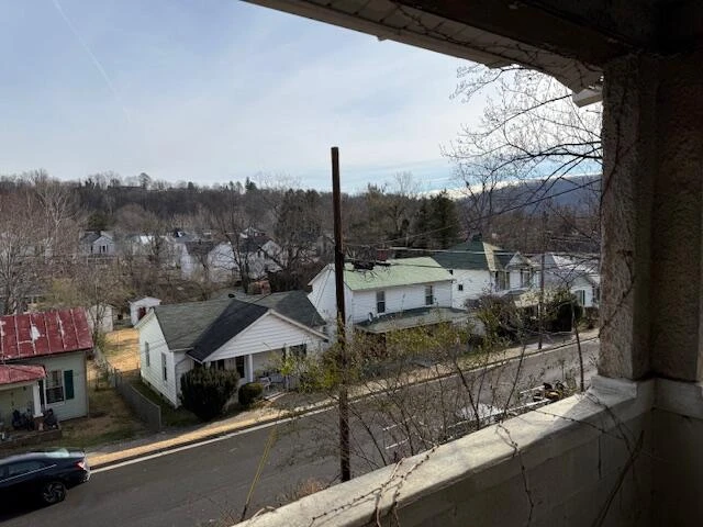 829 Brussels AVE - Photo 4