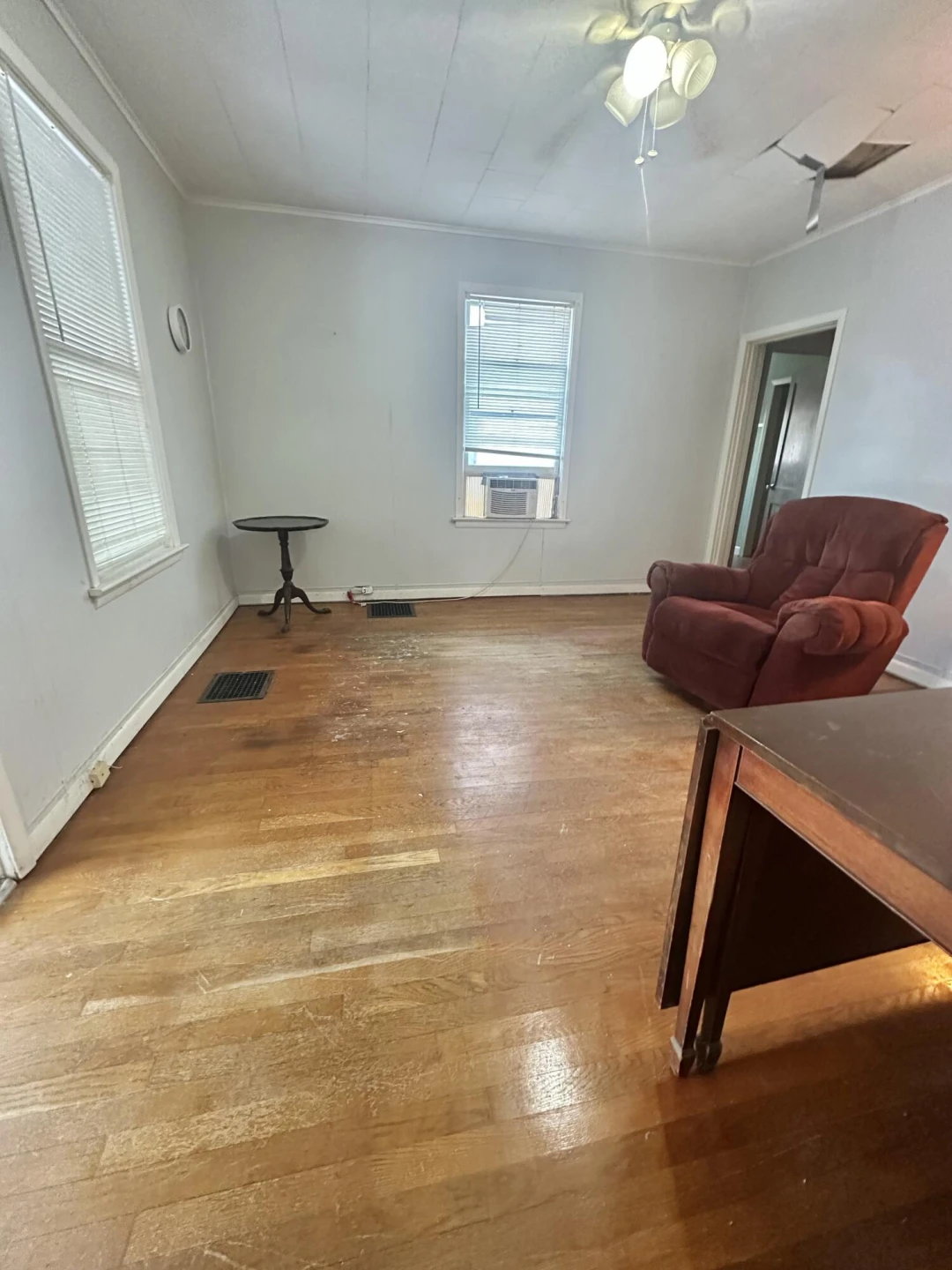 921 Kensington AVE - Photo 8