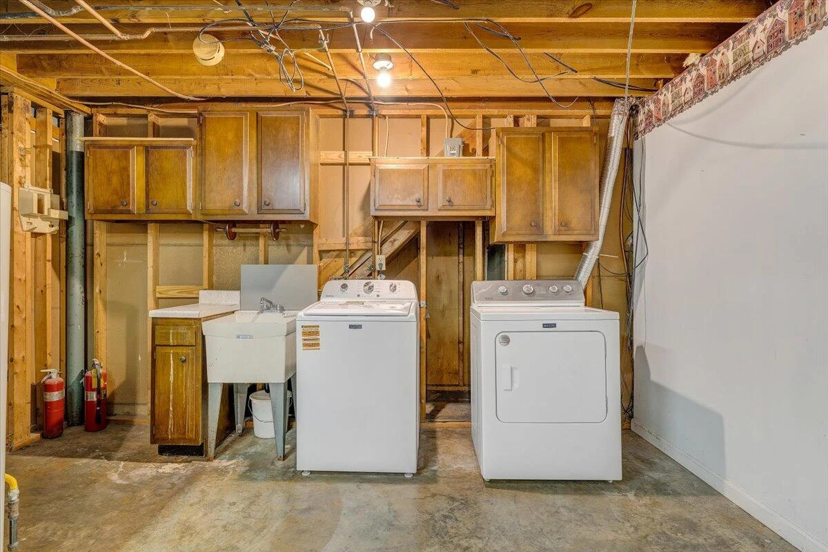 2718 Fletcher ST - Photo 34