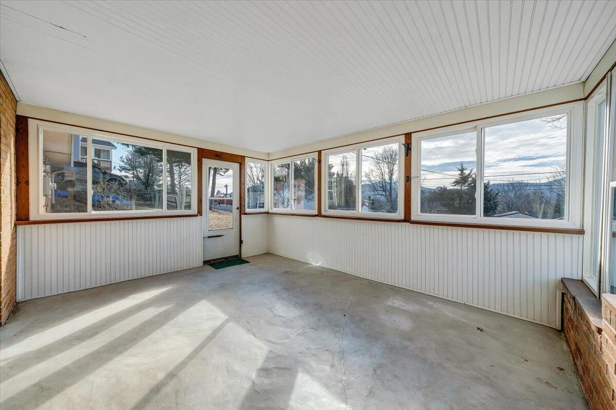 2718 Fletcher ST - Photo 36