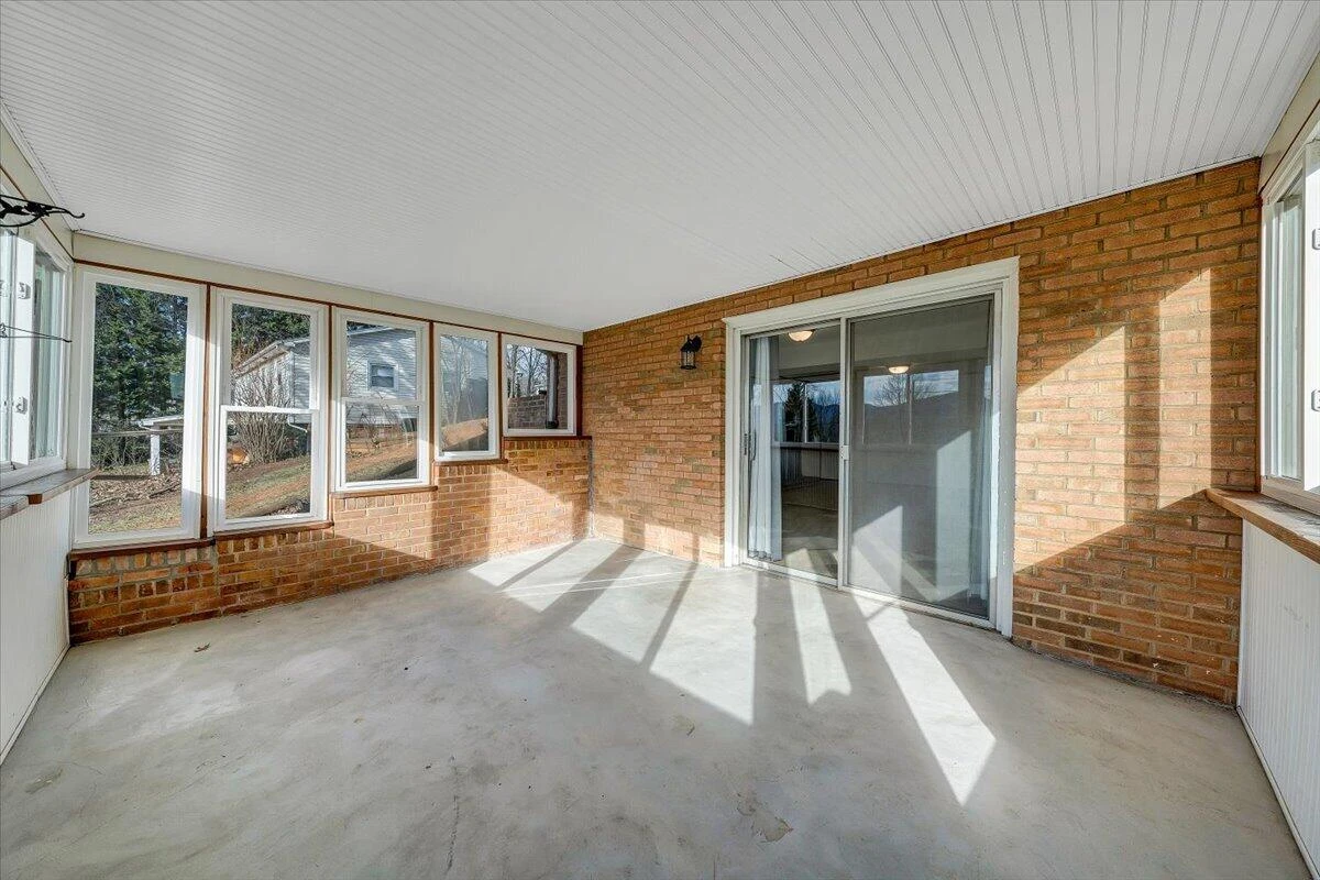 2718 Fletcher ST - Photo 37