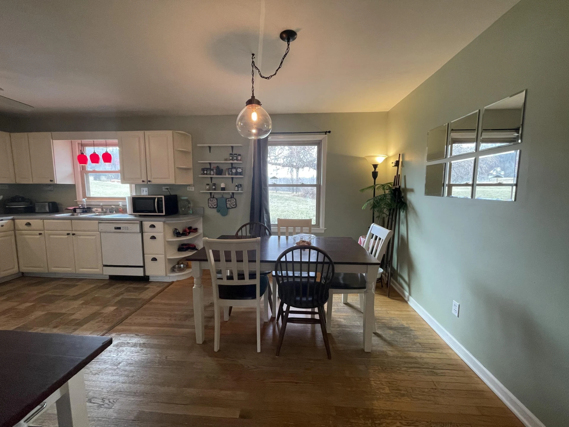 1124 Roundtree DR - Photo 12