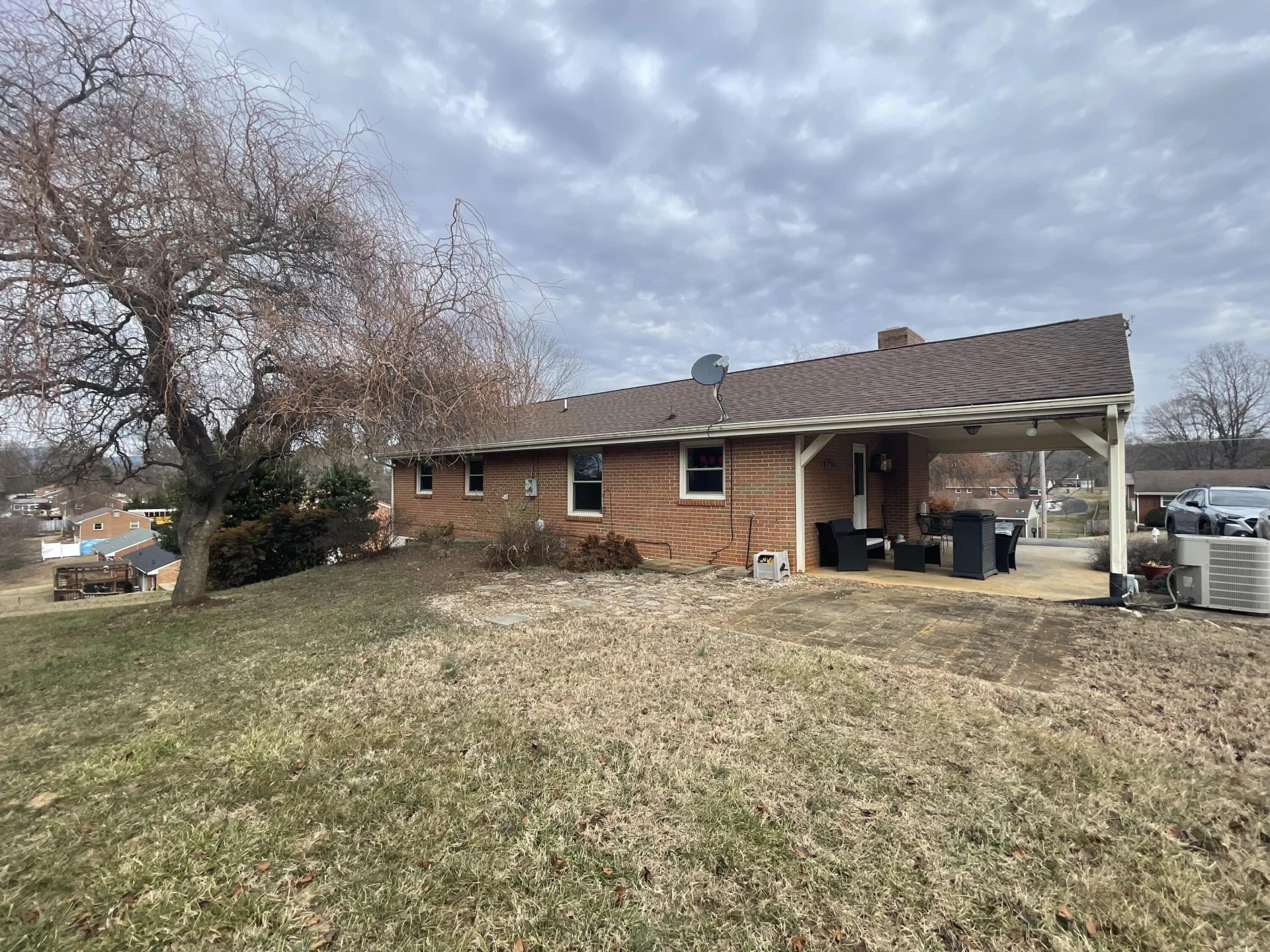 1124 Roundtree DR - Photo 17