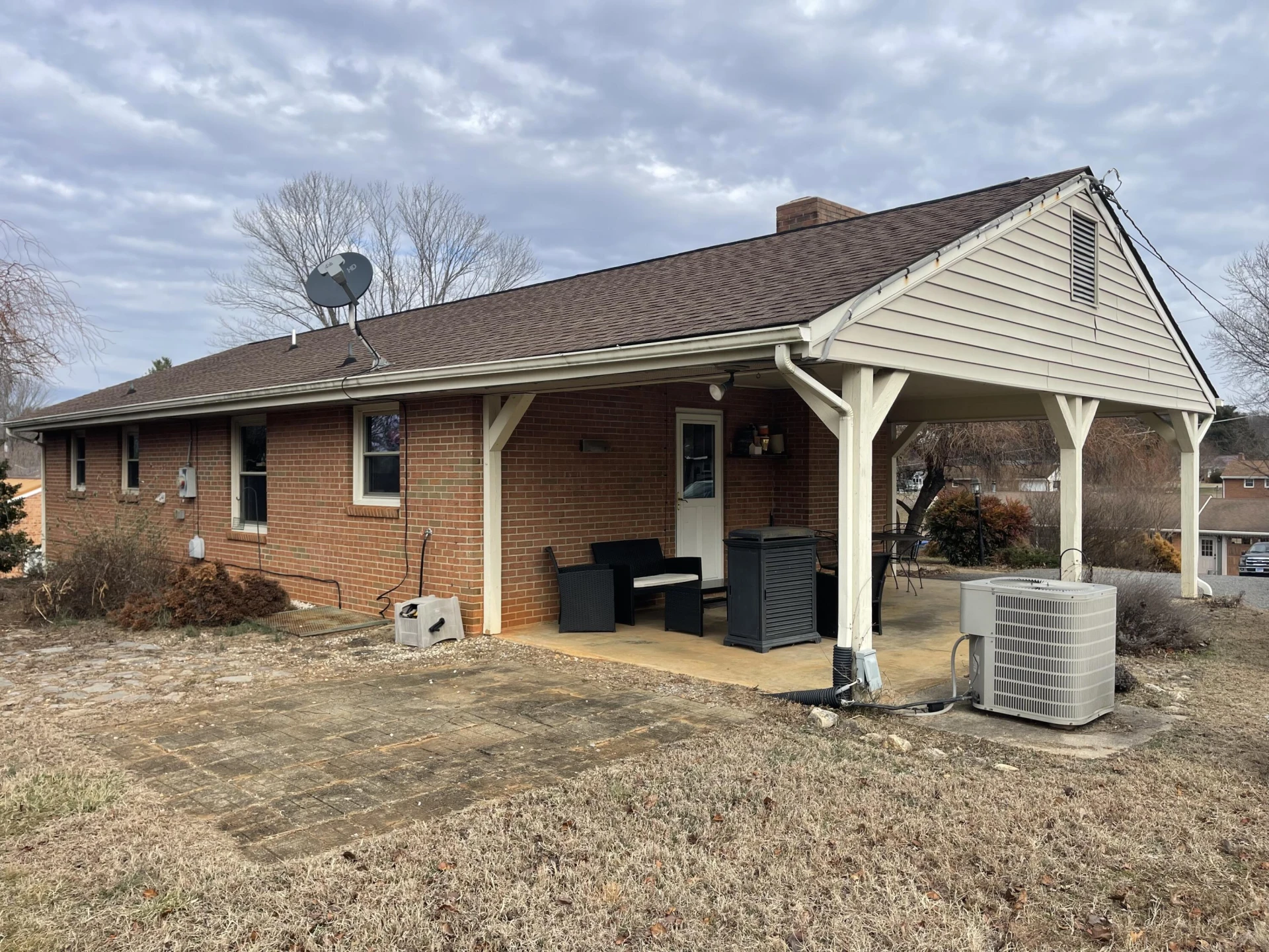 1124 Roundtree DR - Photo 21