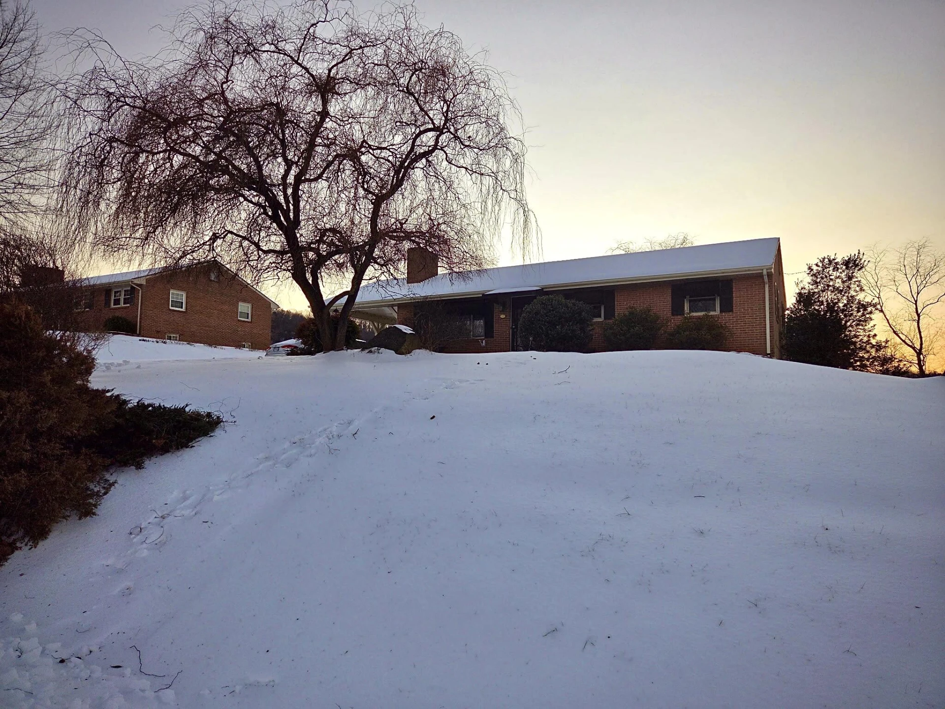 1124 Roundtree DR - Photo 6
