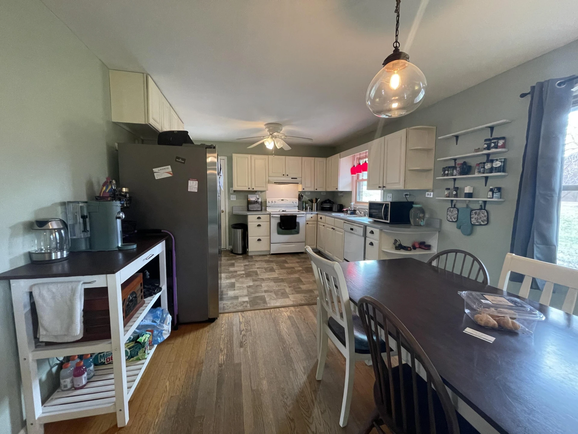 1124 Roundtree DR - Photo 9