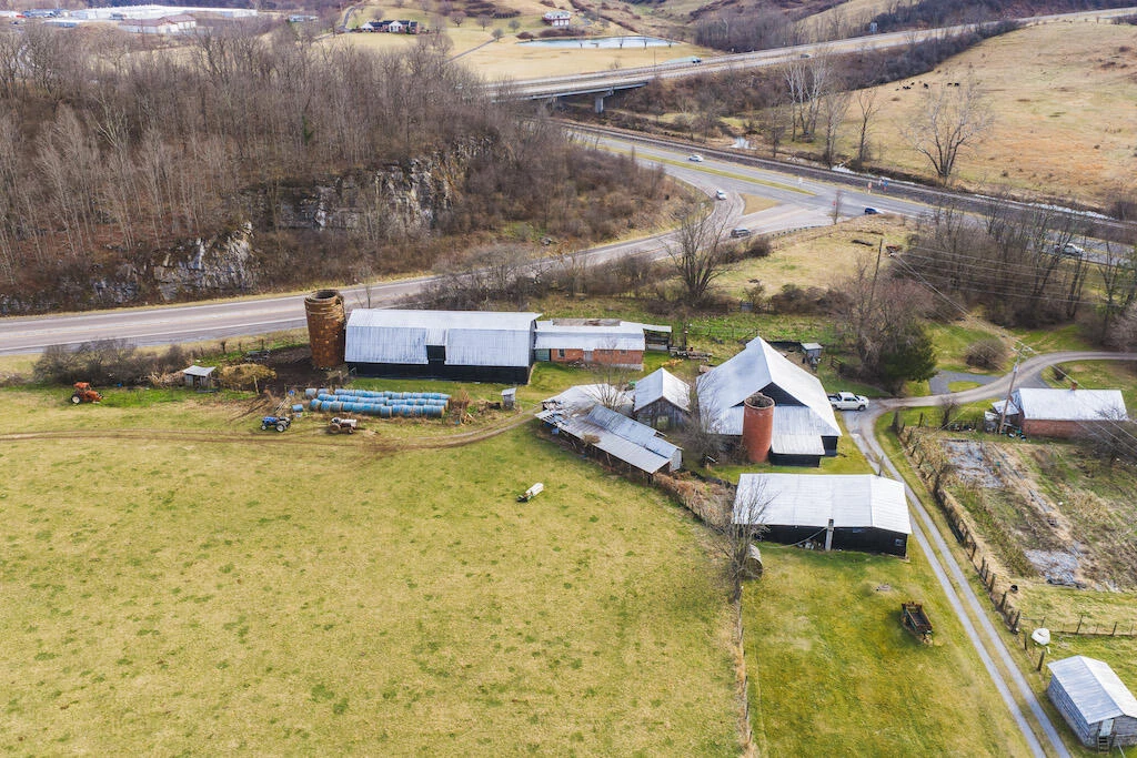 230 Barnes LN - Photo 36