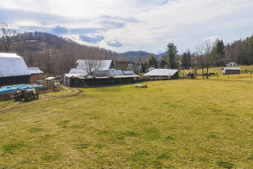 230 Barnes LN - Photo 4
