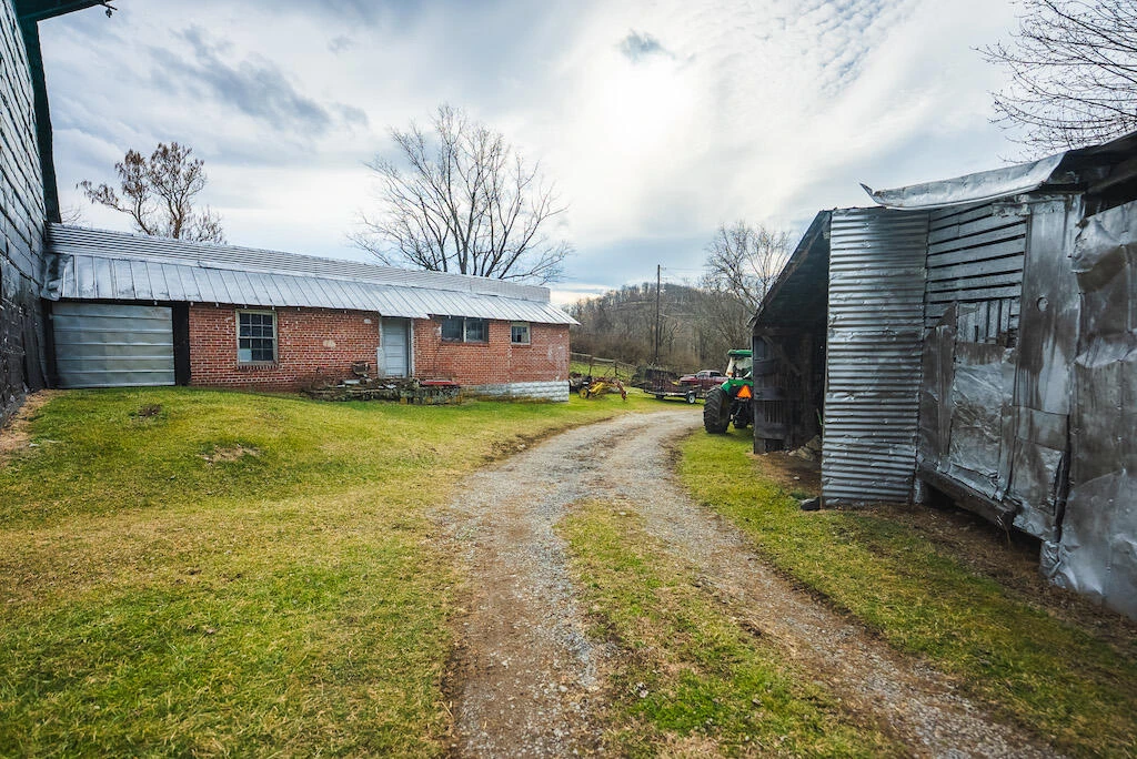 230 Barnes LN - Photo 68
