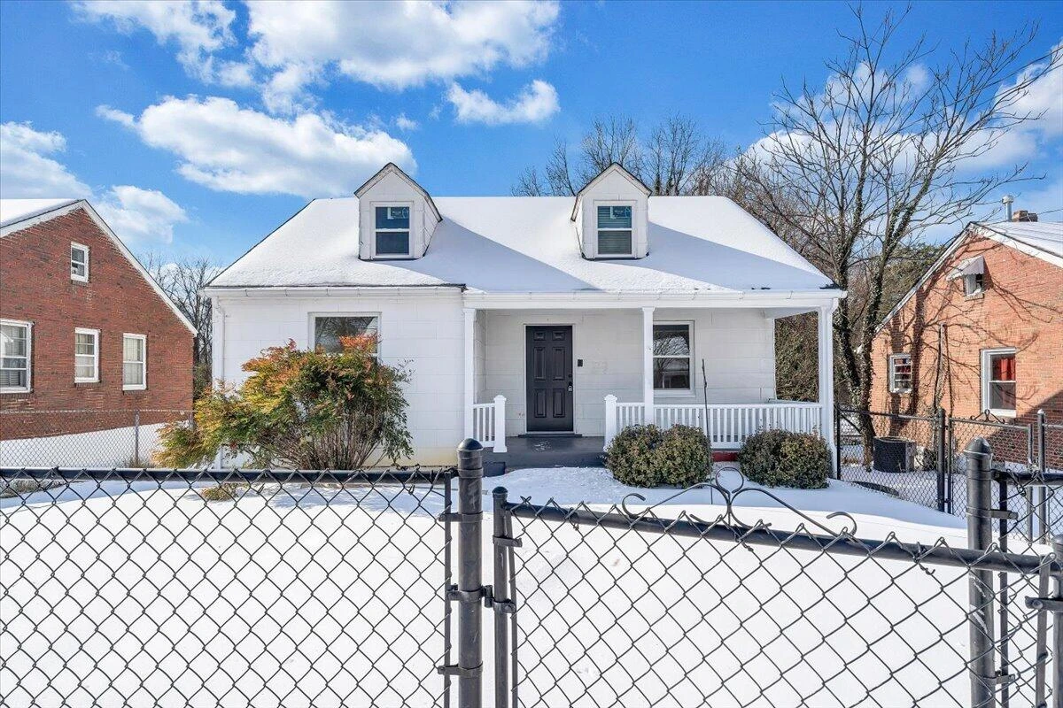 1036 Hunt AVE NW