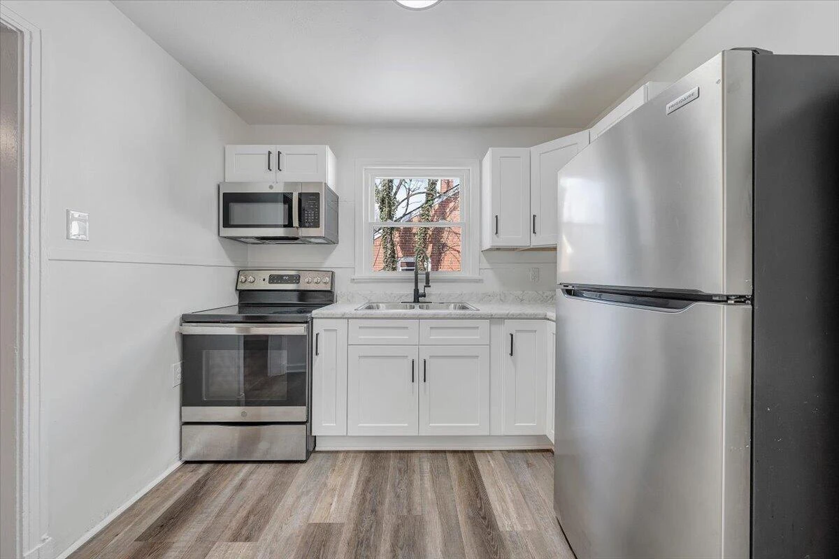 1036 Hunt AVE NW - Photo 10