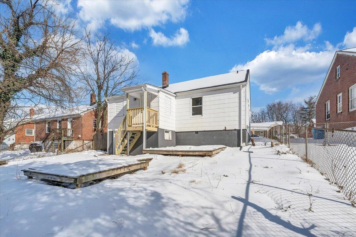 1036 Hunt AVE NW - Photo 19