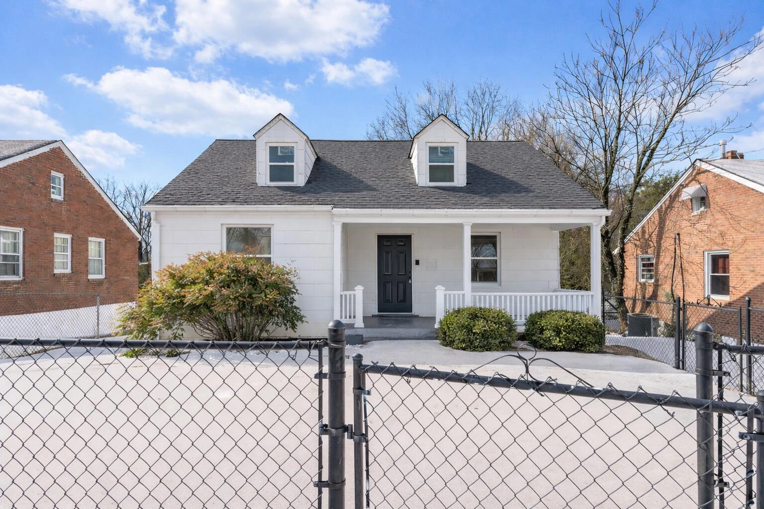 1036 Hunt AVE NW - Photo 2