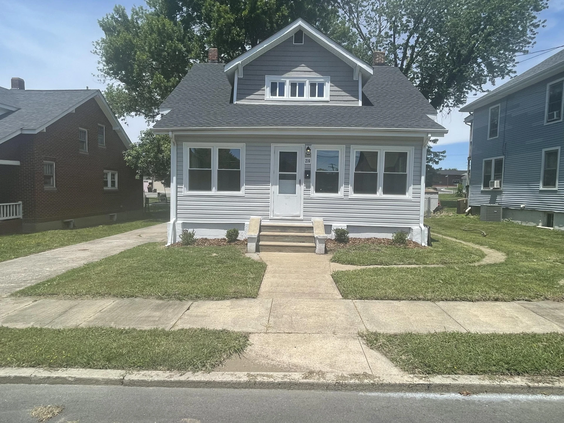 216 W Augusta AVE