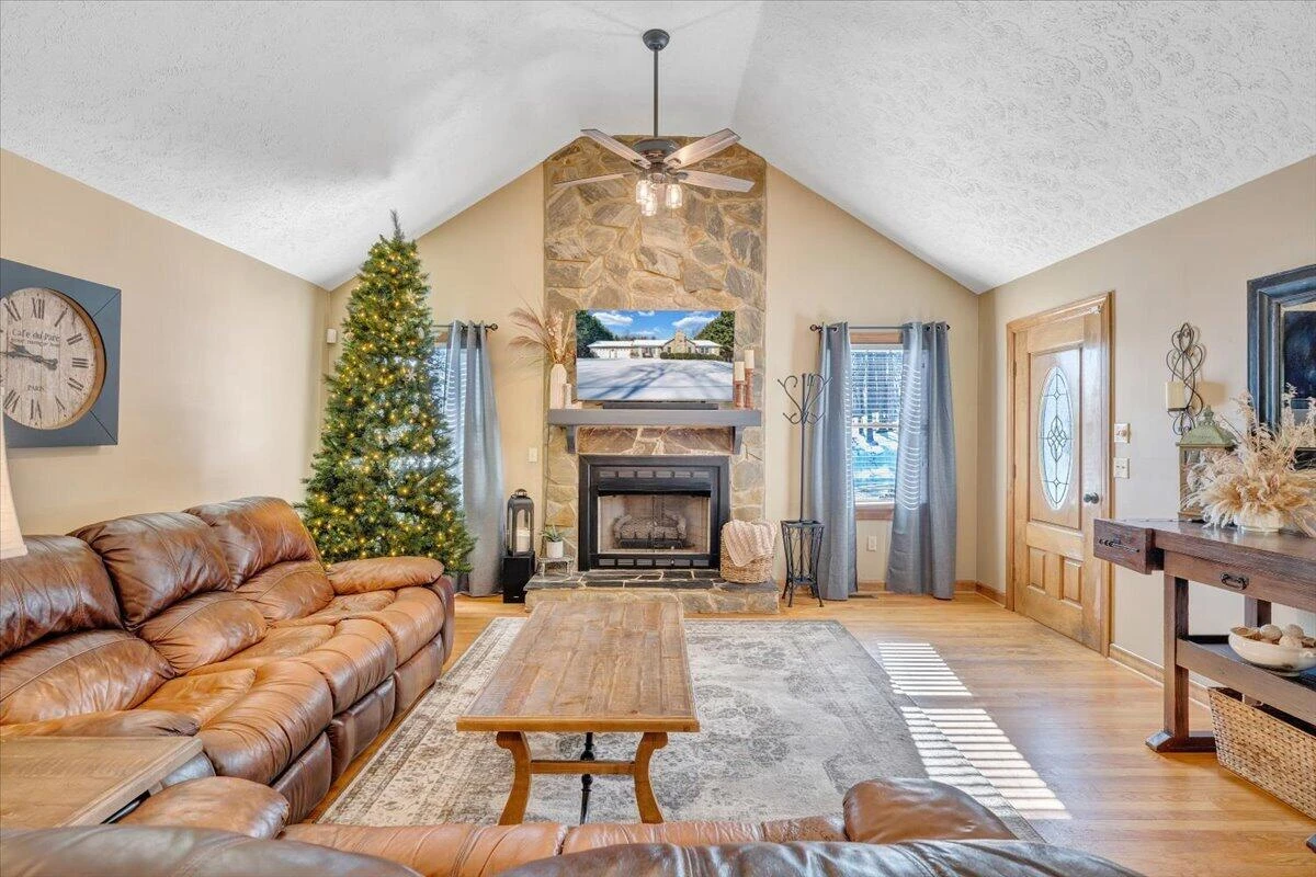 225 Dillard LN - Photo 10