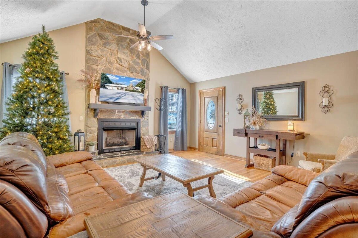 225 Dillard LN - Photo 11