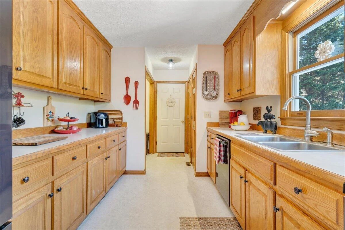 225 Dillard LN - Photo 21