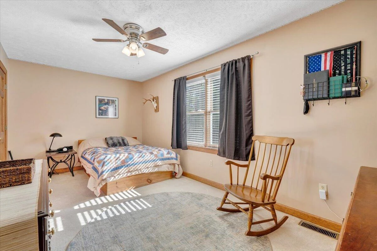 225 Dillard LN - Photo 32
