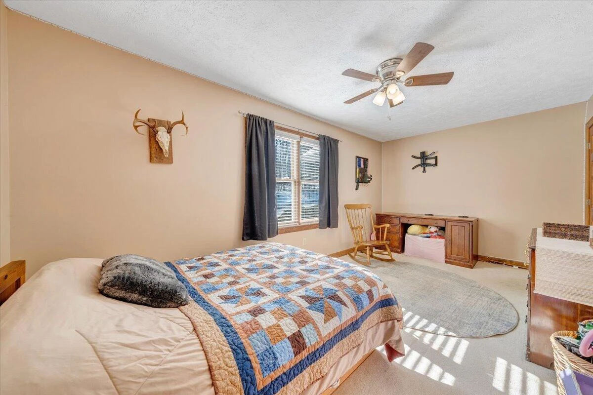 225 Dillard LN - Photo 33