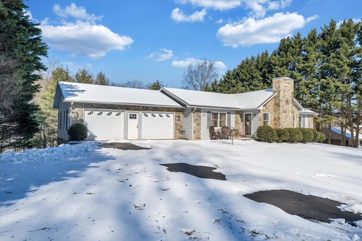225 Dillard LN - Photo 4