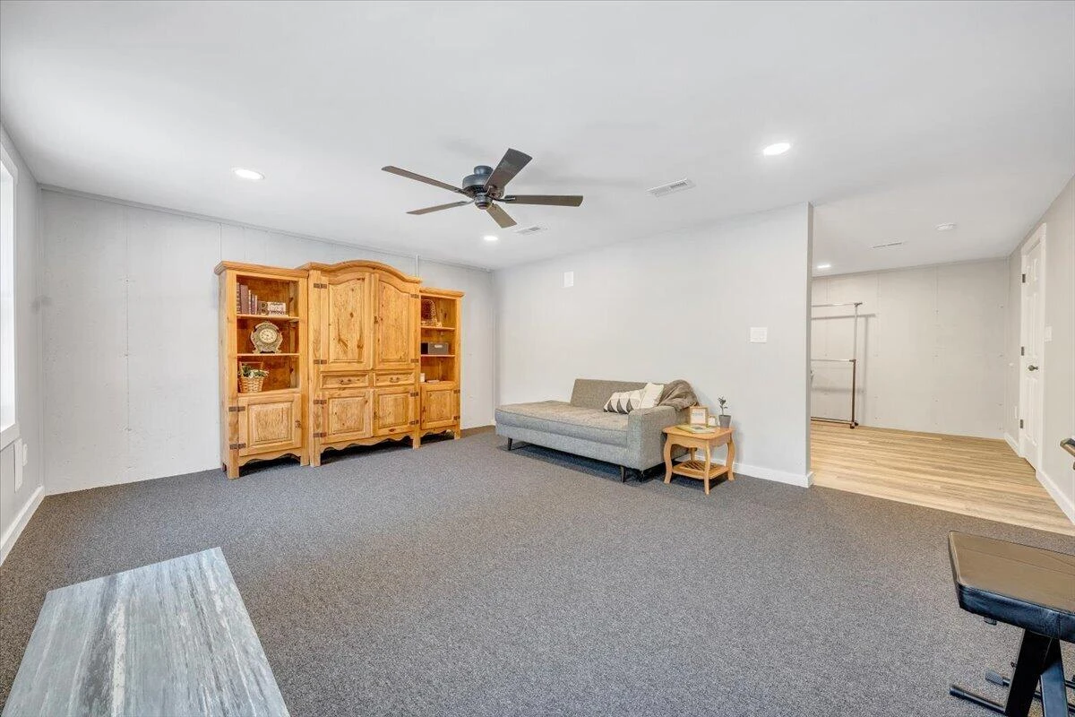 225 Dillard LN - Photo 44