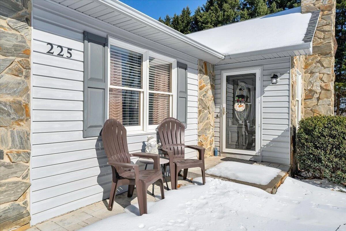 225 Dillard LN - Photo 5