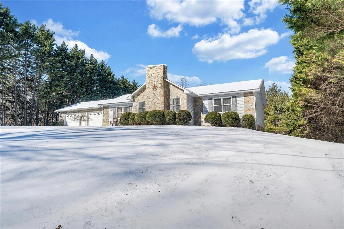 225 Dillard LN - Photo 61