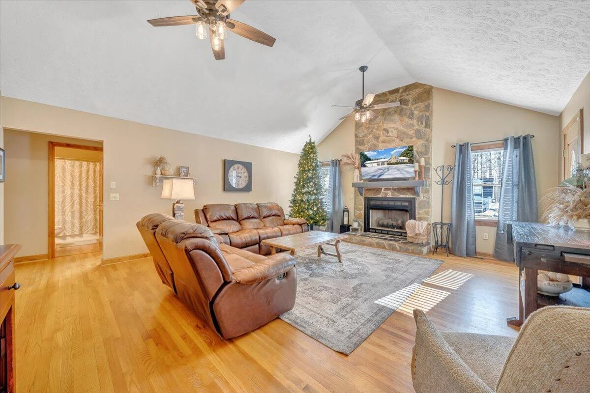 225 Dillard LN - Photo 8