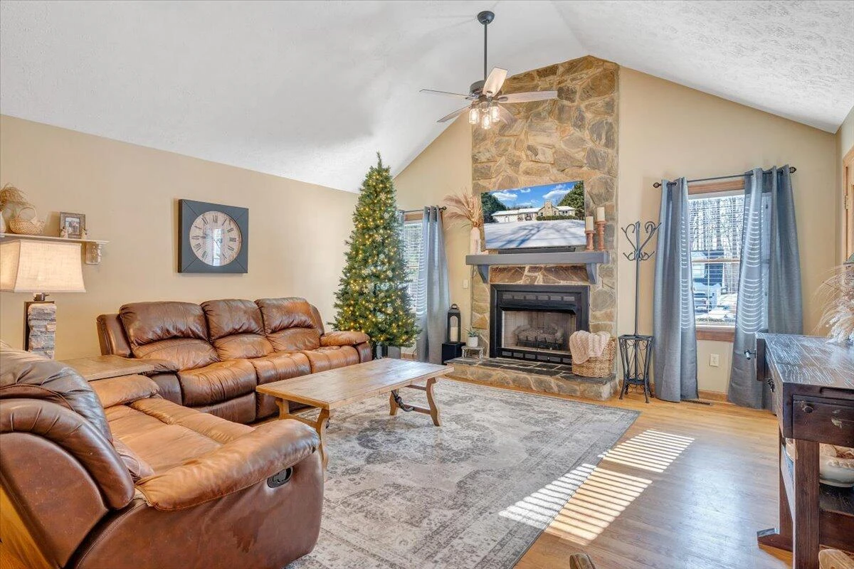 225 Dillard LN - Photo 9