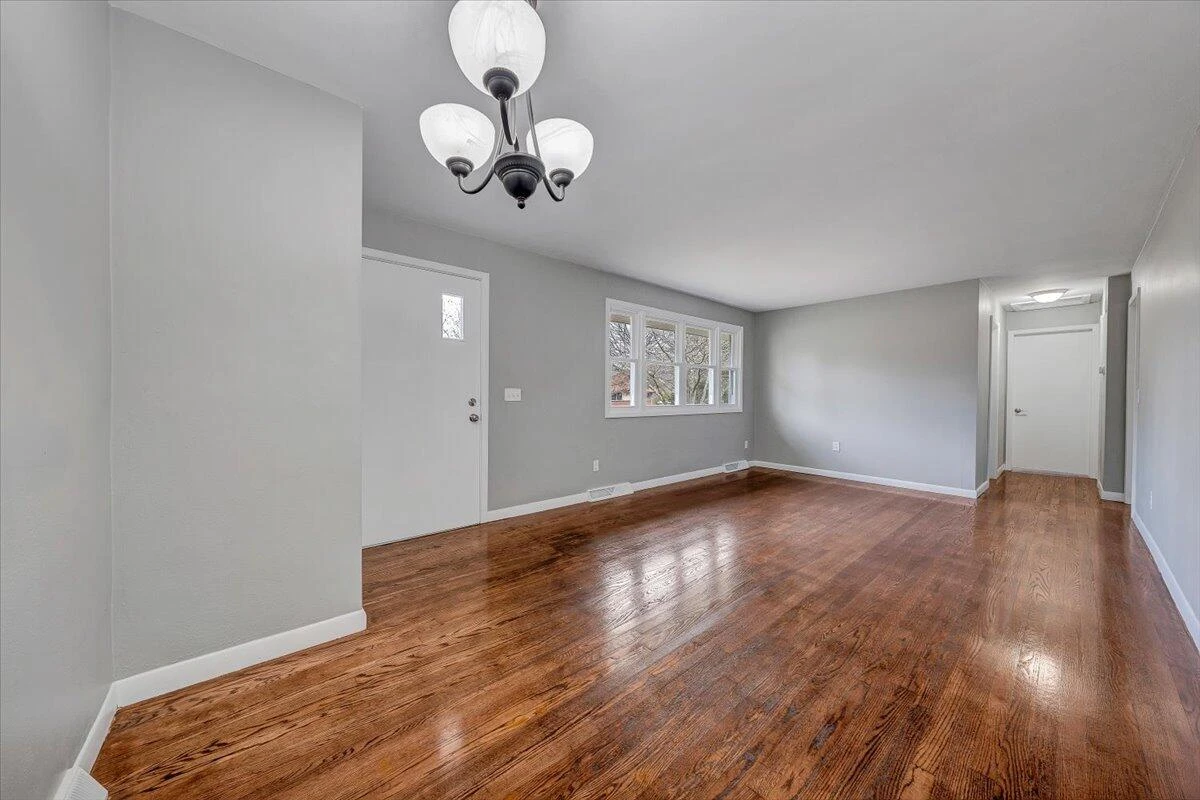 501 Lester AVE NE - Photo 13