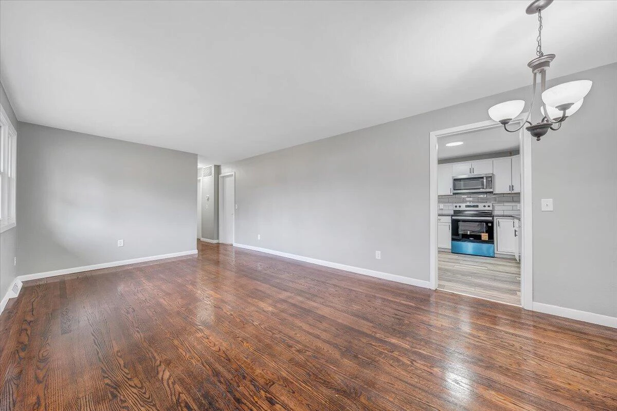 501 Lester AVE NE - Photo 14