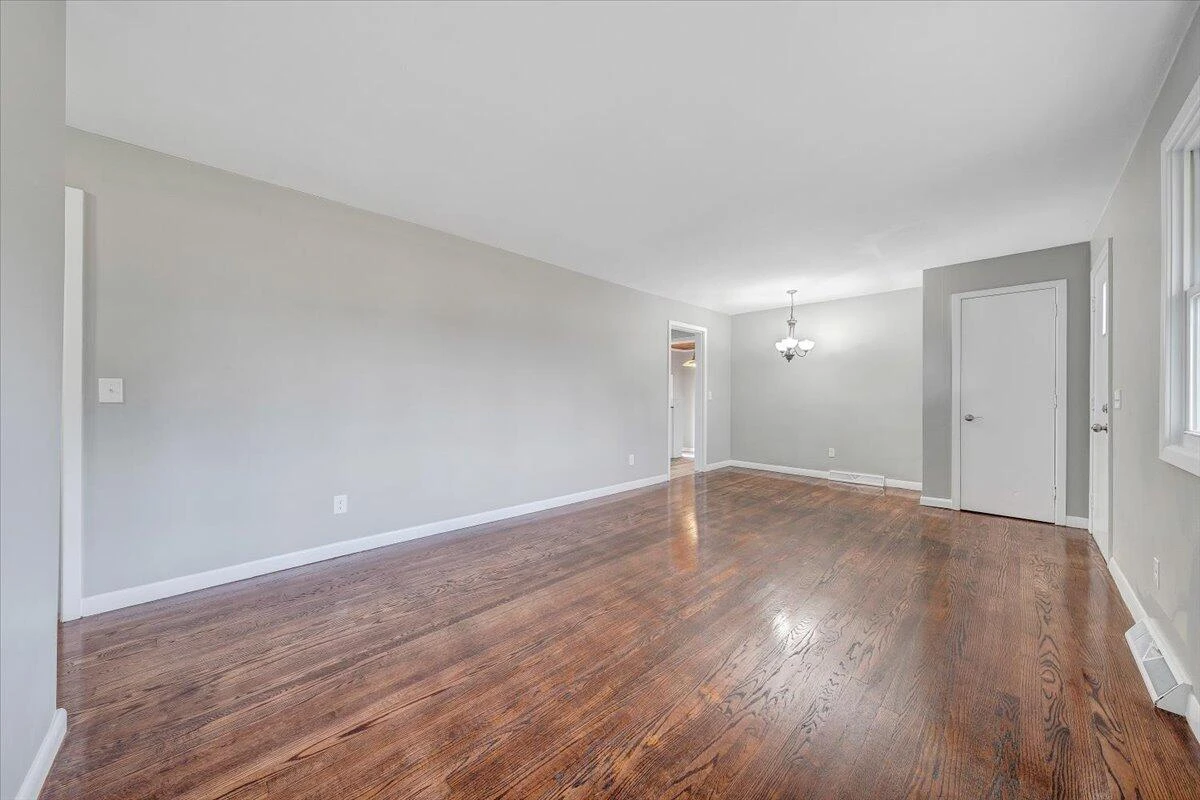 501 Lester AVE NE - Photo 15