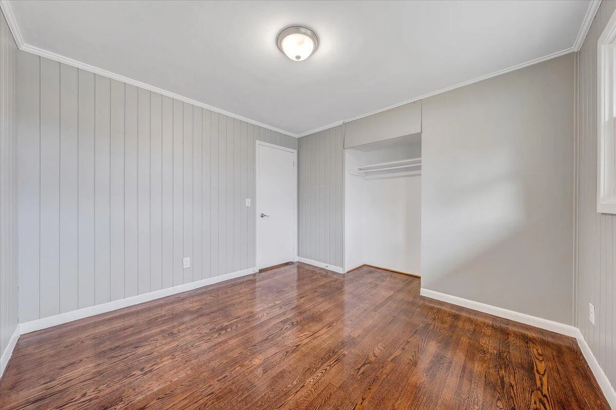 501 Lester AVE NE - Photo 21