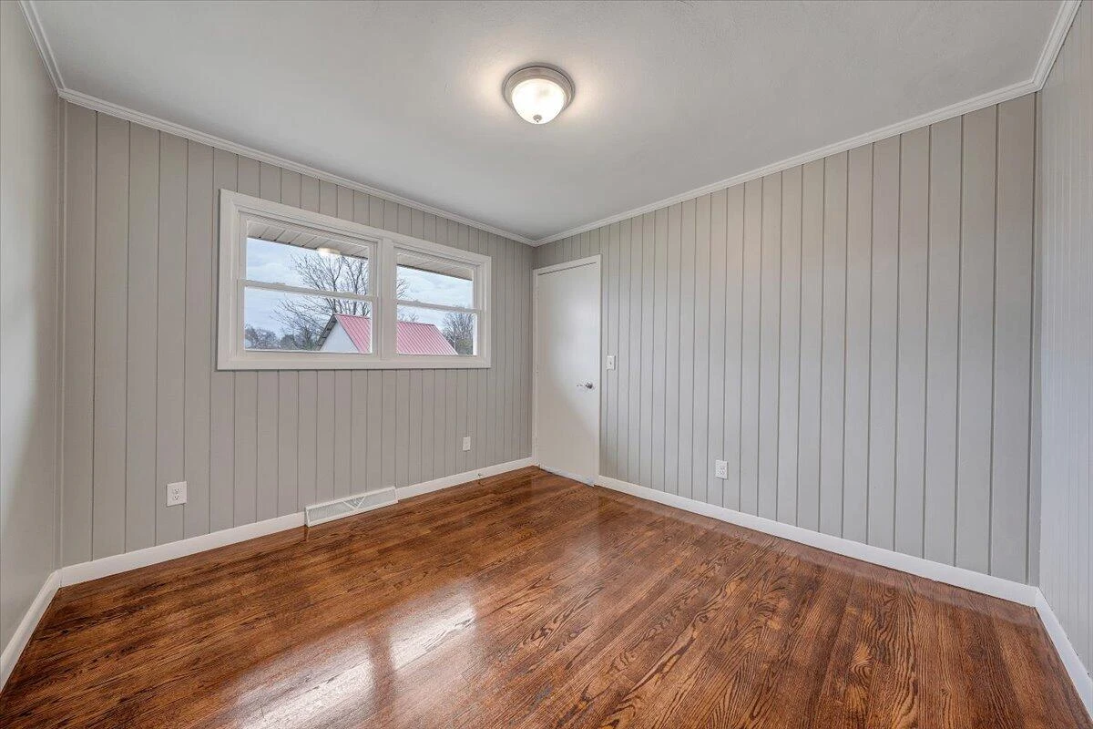 501 Lester AVE NE - Photo 22