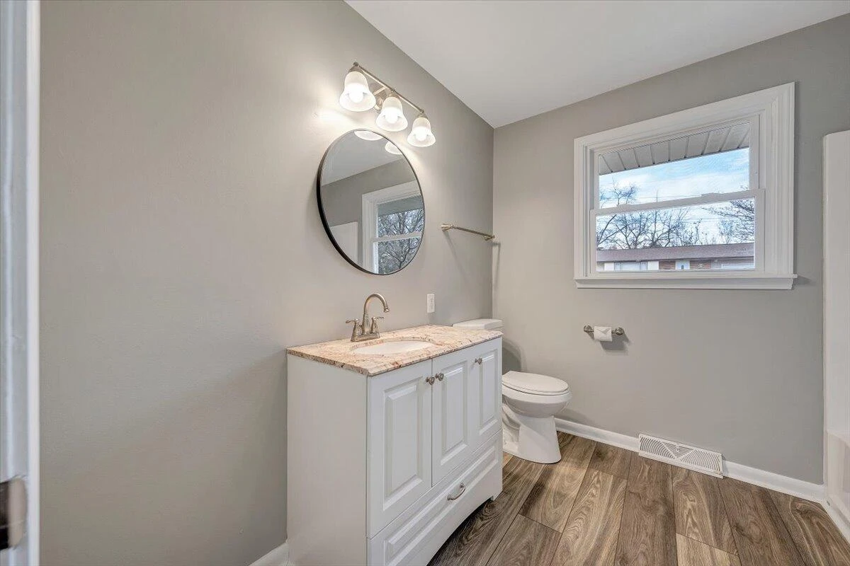 501 Lester AVE NE - Photo 23