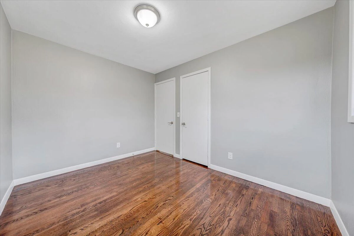 501 Lester AVE NE - Photo 28