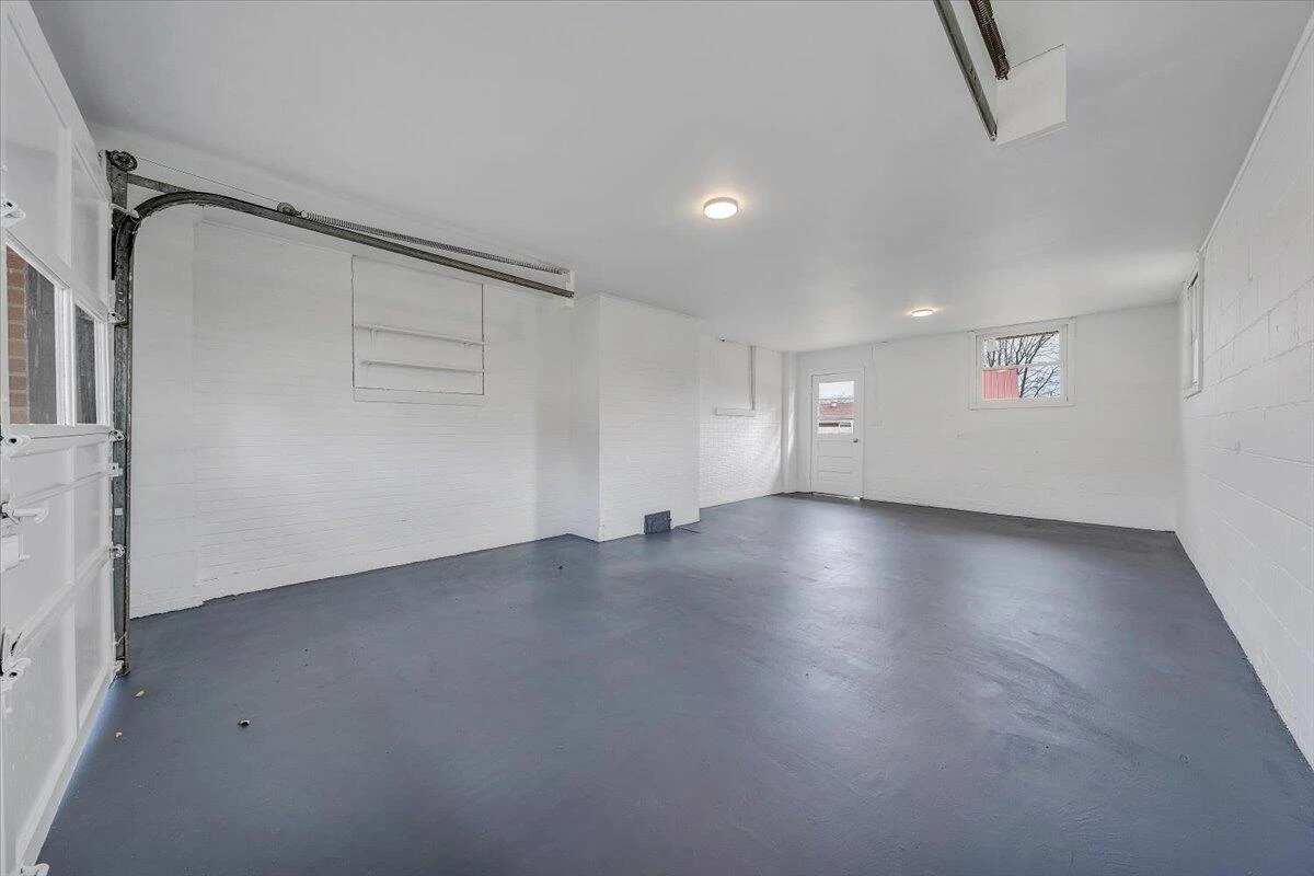 501 Lester AVE NE - Photo 30