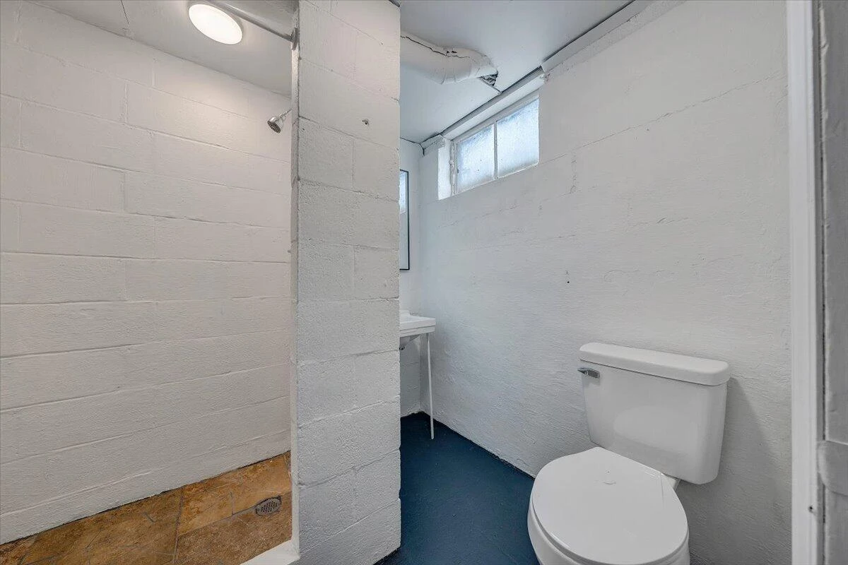 501 Lester AVE NE - Photo 32