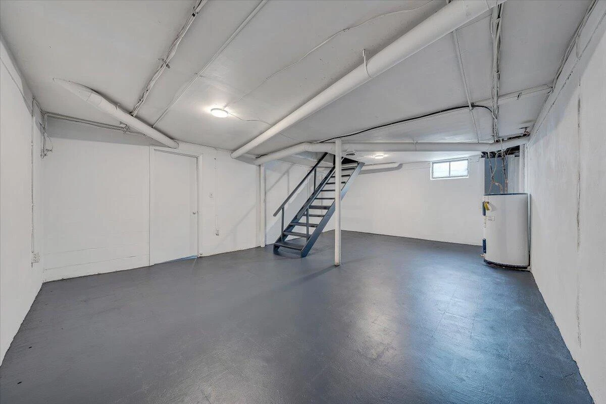 501 Lester AVE NE - Photo 33