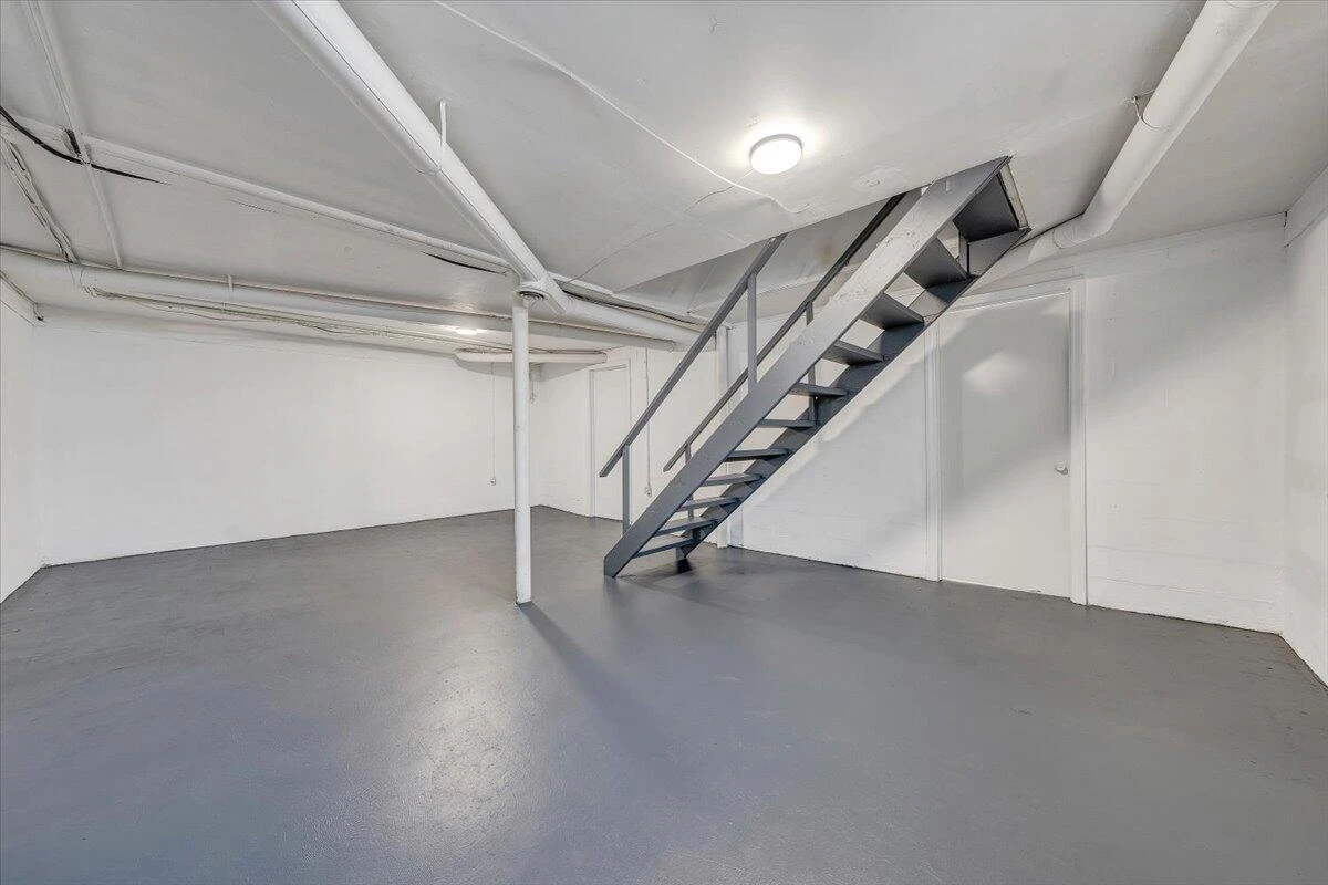 501 Lester AVE NE - Photo 34