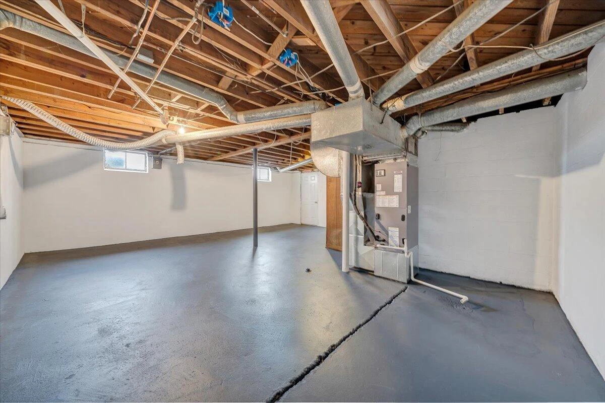 501 Lester AVE NE - Photo 35