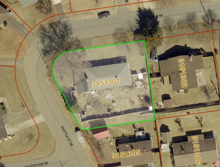 501 Lester AVE NE - Photo 8