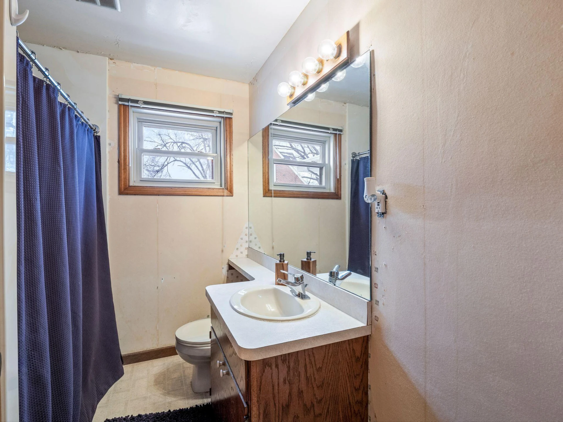 1025 Fisher AVE - Photo 12