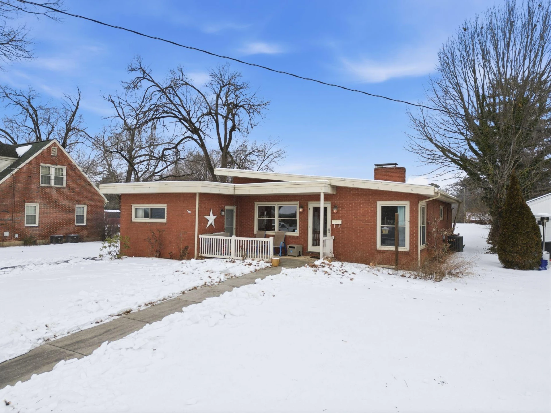 1025 Fisher AVE - Photo 2