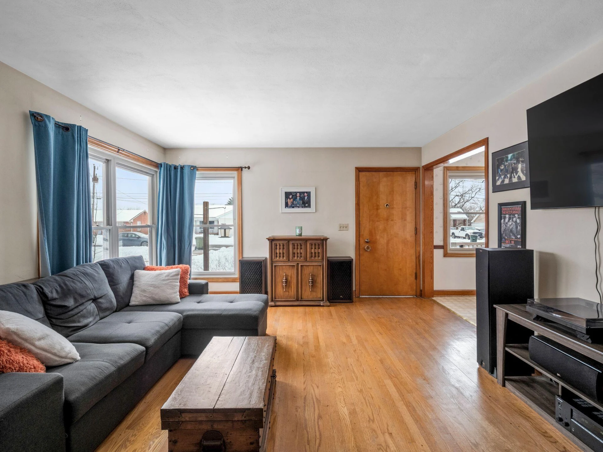 1025 Fisher AVE - Photo 3