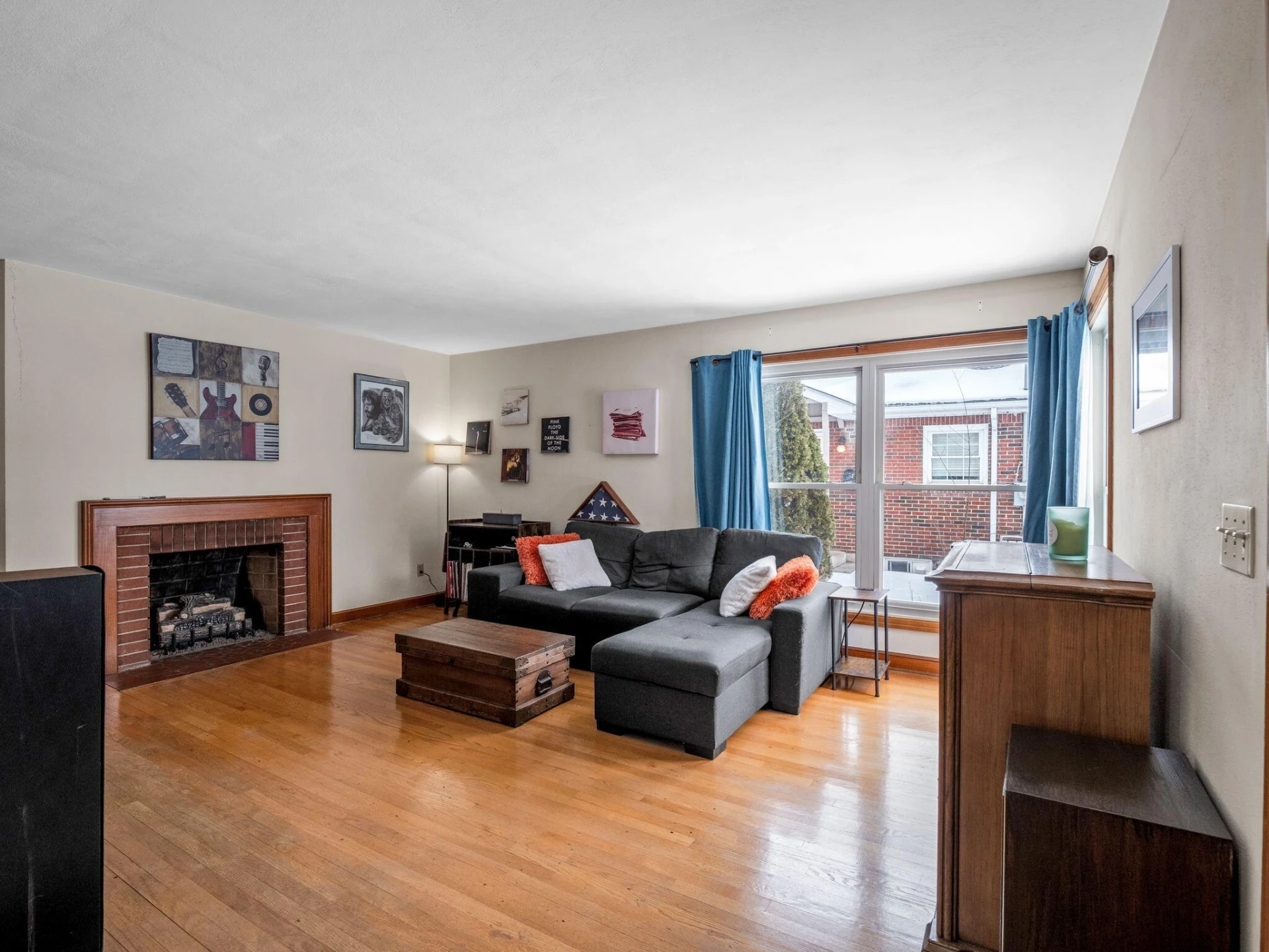 1025 Fisher AVE - Photo 4